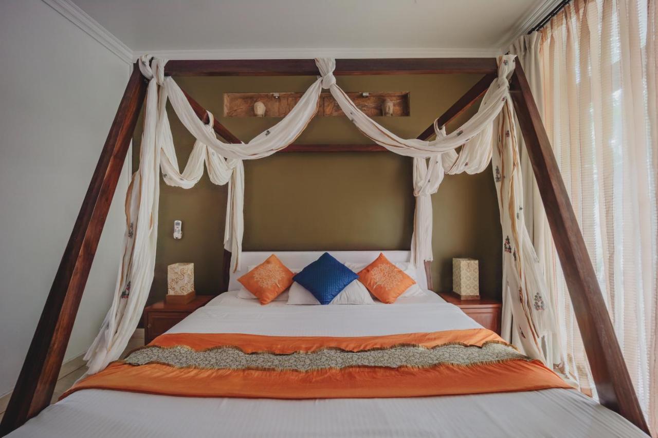 Ocean Suite Goa Дона-Пола Экстерьер фото
